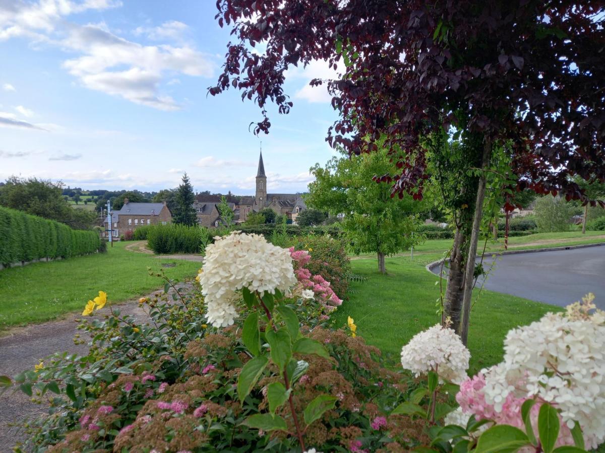 Chez Jojo A St Fraimbault Villa Saint-Fraimbault-de-Prieres Екстериор снимка